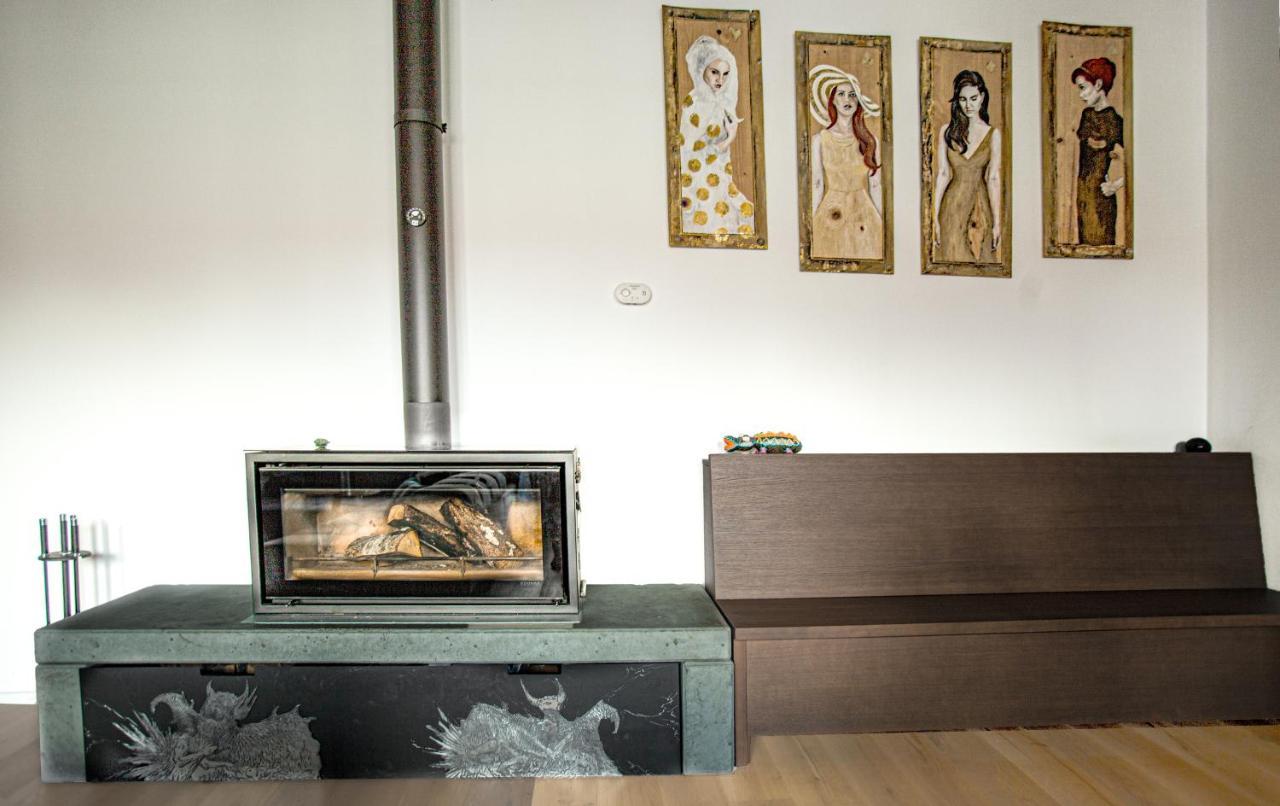 Contemporary Apartment With Fireplace & Terrace Banská Bystrica Exterior foto