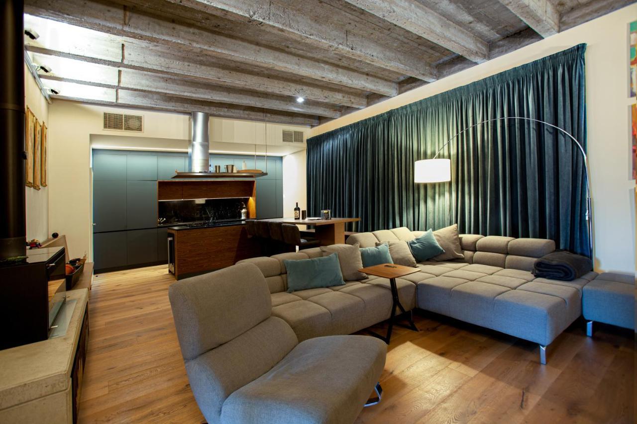 Contemporary Apartment With Fireplace & Terrace Banská Bystrica Exterior foto